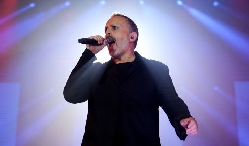 Miguel Bosé presenta en esta gira su último disco en directo acústico. :: 