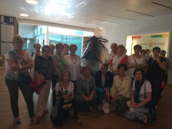 Las mujeres de San Vicente en su visita a Arnedo. :: 