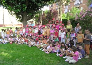 Los pequeños disfrutaron de una gran fiesta en los jardines de la escuela 'La Planilla'. / I. A.