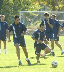 Los jugadores del Logroñés CF, ayer en el entrenamiento de Albelda. / ALFREDO IGLESIAS