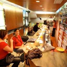 <strong>CAFETERÍA CERVANTES </strong>Sorprendió en su día ...