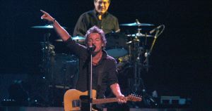 El músico estadounidense, en un momento de su actuación ayer por la noche en Madrid./EFE