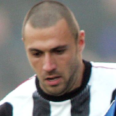 El italiano Andrea Dossena, procedente ...