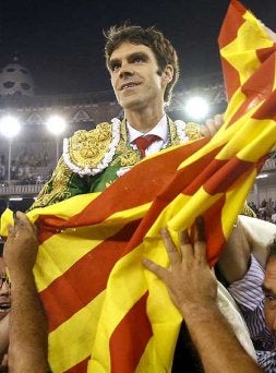 José Tomás, con la senyera. /L.R.
