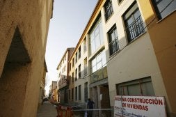 Imagen de las viviendas que Ateneva gestiona en el centro de Varea. /J. RODRÍGUEZ