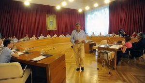 Roberto Torres Villanueva, de la Federación de Vecinos, recurrió a la fábula de Esopo para contraponer la actitud del ciudadano de a pie con la de la clase política. ::                             M.  HERREROS