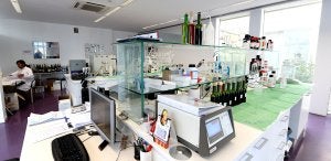 Microscopios y tubos de ensayo para 'bendecir' el Rioja