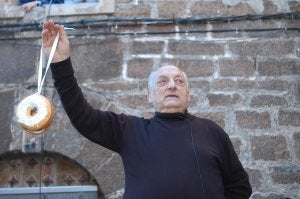 Santiago Lacarra, durante la última subasta del pasado sábado. ::
SANDA