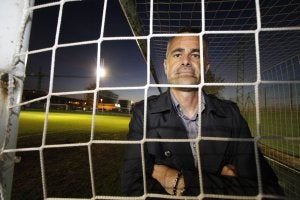 El técnico cántabro Manu Calleja comenzó ayer a trabajar con sus                                       nuevos jugadores. ::
D.M.