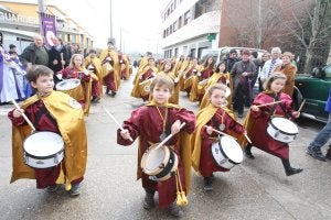 Exaltación de tambores y bombos en Villamediana