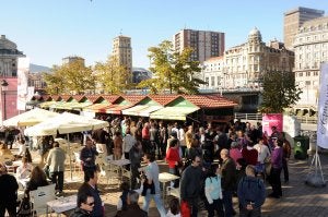 Jornada perfecta. Vista del paseo del Arenal de Bilbao, que ayer fue 'invadido' por los mejores vinos de la Denominación de Origen Calificada Rioja.