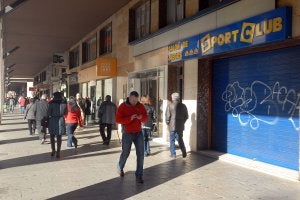 Persiana del Sport Club de Gran Vía de Logroño bajada, el pasado miércoles. ::                         ALFREDO IGLESIAS