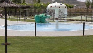 Imagen de la zona infantil de las piscinas de Arrúbal. ::
SONIA TERCERO