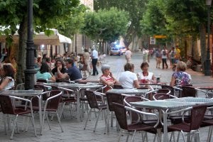 Logroño cuenta con 404 terrazas actualmente  frente a las 285 de, por  ejemplo, el año 2010. ::                         JUAN MARÍN