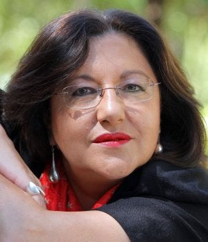 La escritora Inma Chacón novela en 'Mientras pueda pensarte' sobre el tráfico de bebés ::
R.C.