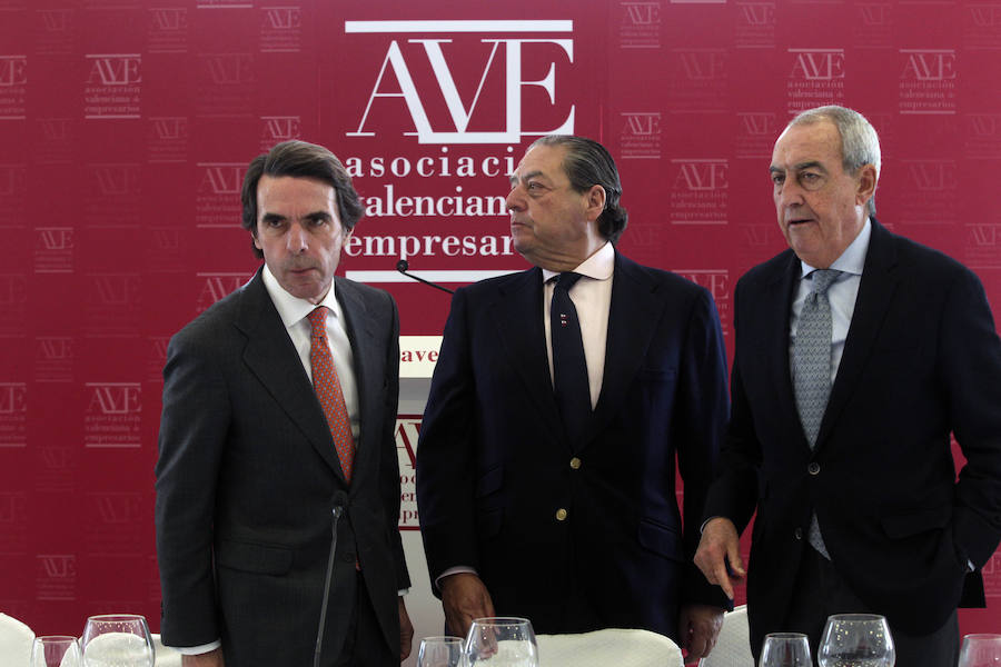 El expresidente del Gobierno José María Aznar se reúne en Valencia con 70 empresarios