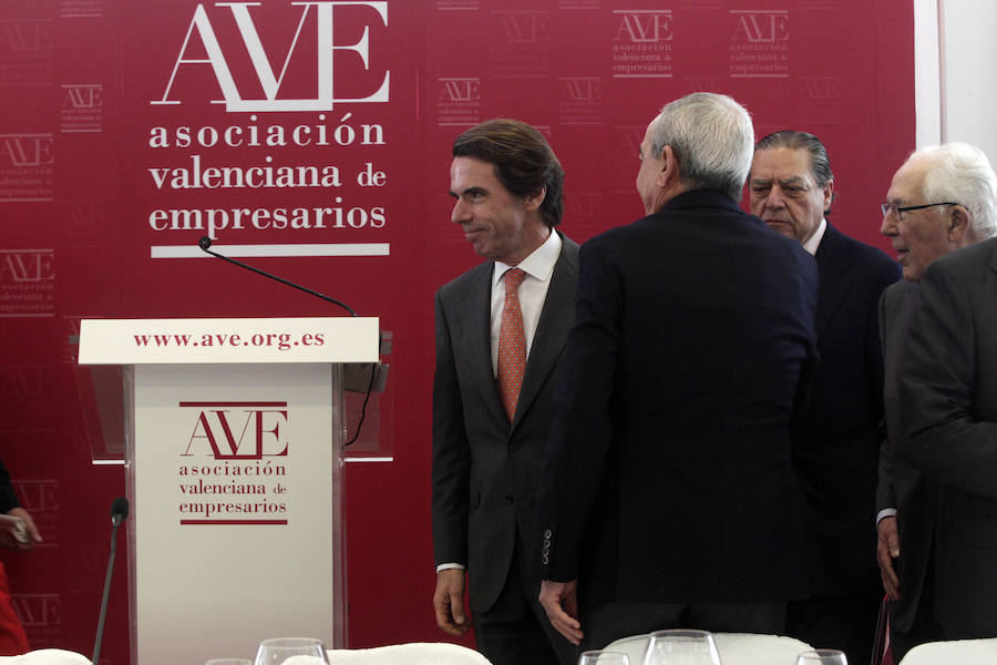 El expresidente del Gobierno José María Aznar se reúne en Valencia con 70 empresarios