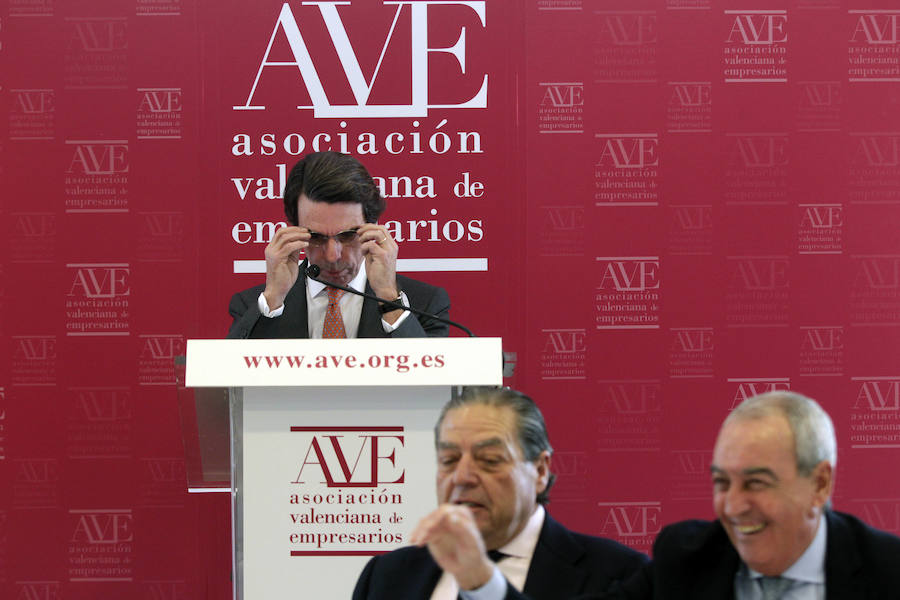 El expresidente del Gobierno José María Aznar se reúne en Valencia con 70 empresarios