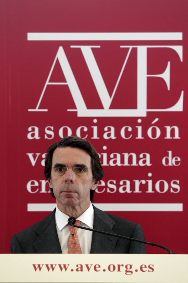 El expresidente del Gobierno José María Aznar se reúne en Valencia con 70 empresarios