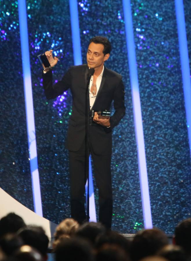 Marc Anthony recoge uno de sus premios. El triunfador de los Billbaord de la Música Latina.