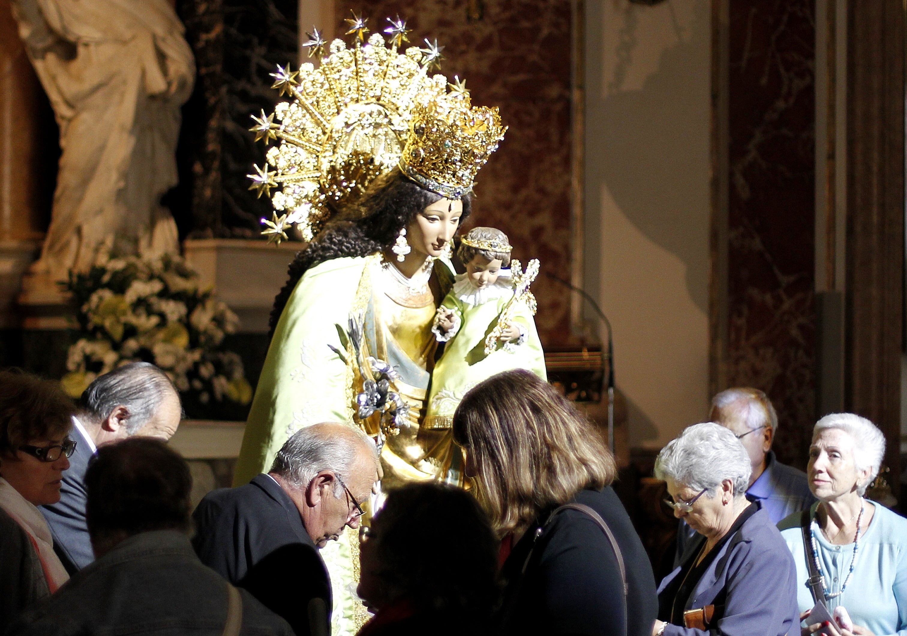 Besamanos a la Mare de Déu 2014