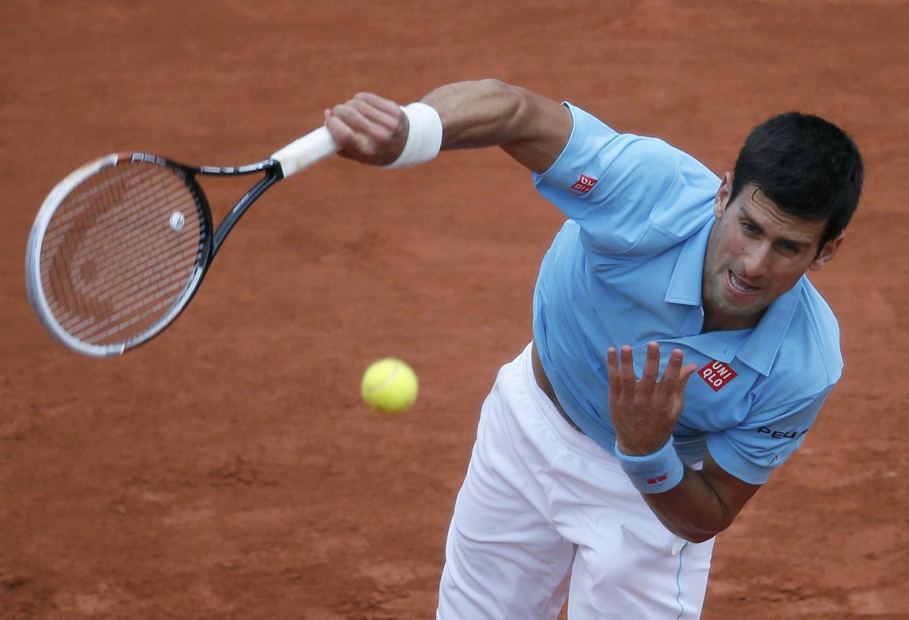 Djokovic se estrena en Roland Garros imponiéndose al portugués Joao Sousa