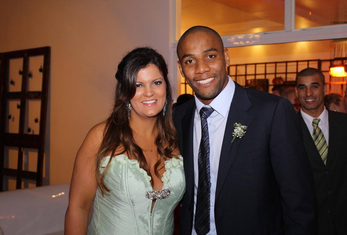 Maicon junto a su mujer.