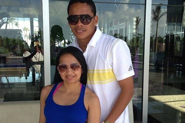 Carlos Bacca y su esposa Shayra Santiago.