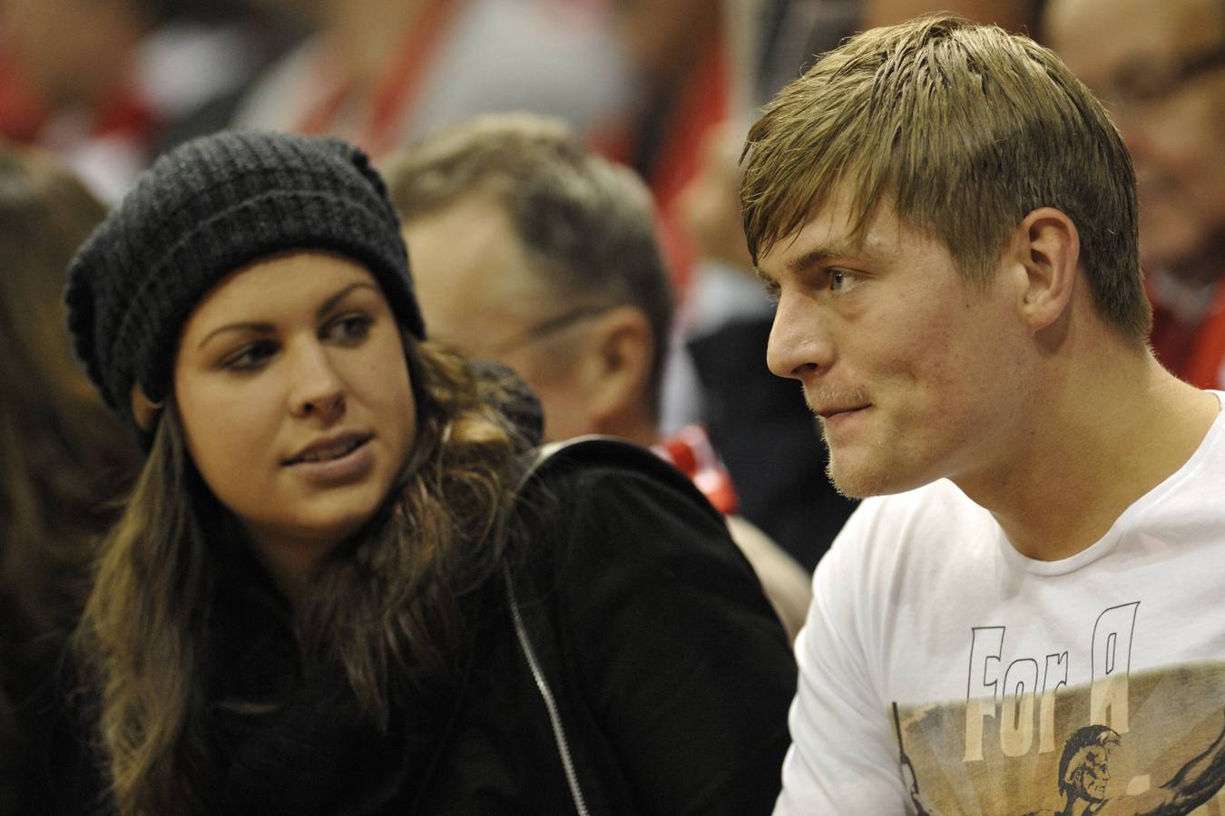 Toni Kroos junto a su novia Jessica Farber.