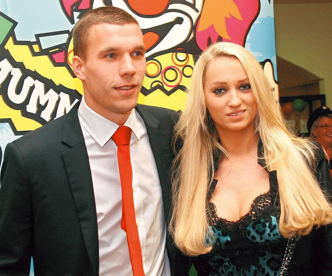 Lukas Podolski y su mujer, Monika Puchalski.