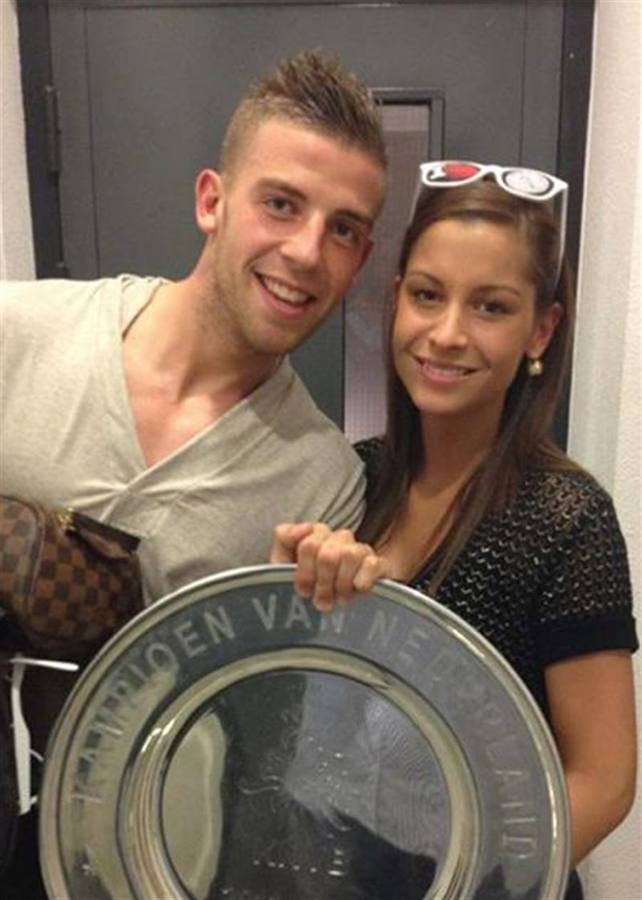 Toby Alderweireld y su pareja, Shani Van Mieghem.