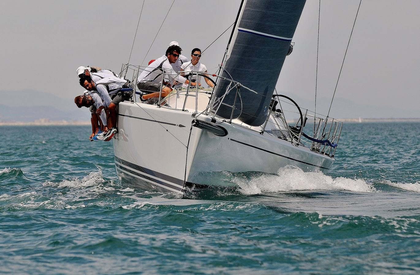 Doña Sofía entrega en Valencia los premios del Trofeo SM La Reina de vela