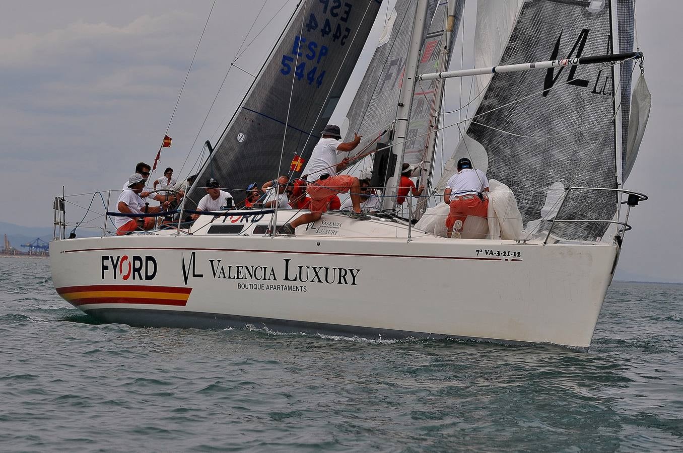 Doña Sofía entrega en Valencia los premios del Trofeo SM La Reina de vela