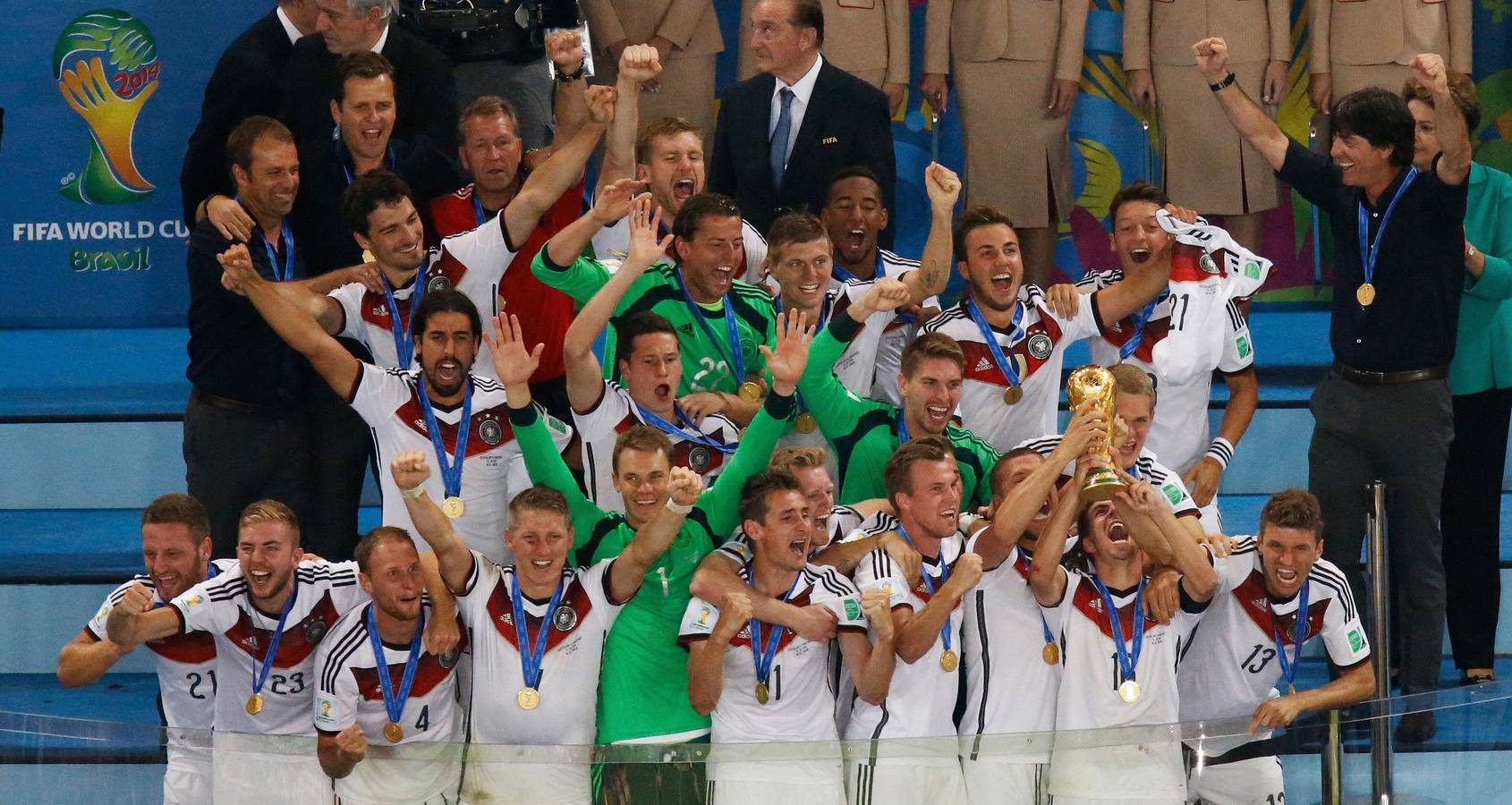 Los futbolistas de la selección alemana celebran su título de campeones del mundo.