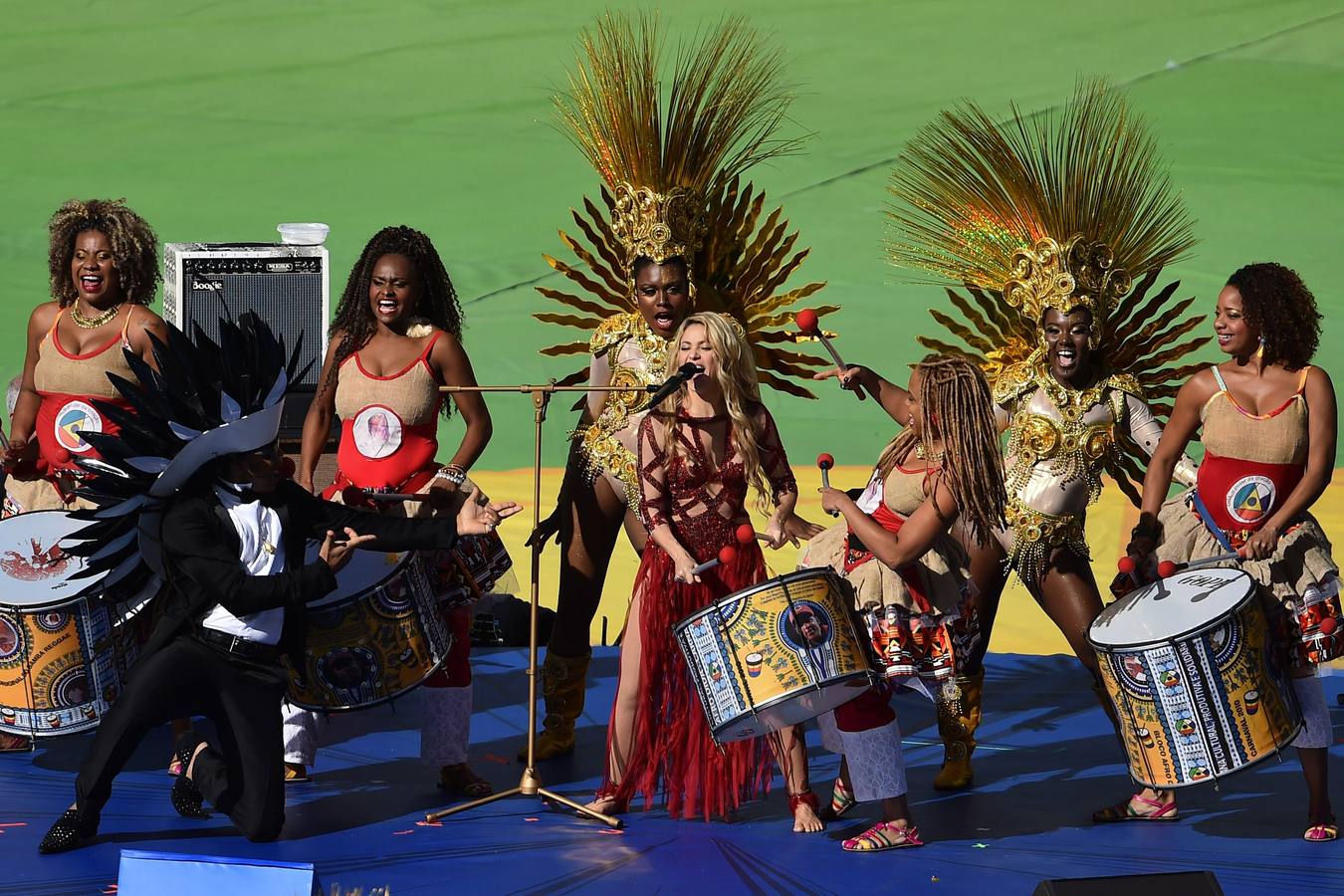 Una clausura con color, música y Shakira