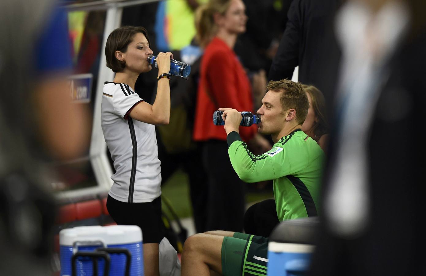 Neuer, relajado. El portero, elegido el mejor del Mundial, junto a su esposa Kathrin Gilch.