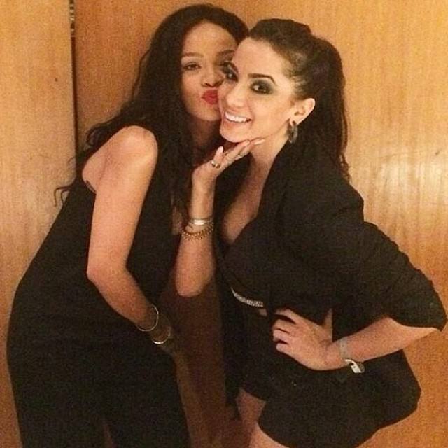 Rihanna con la cantante brasileña Anitta.