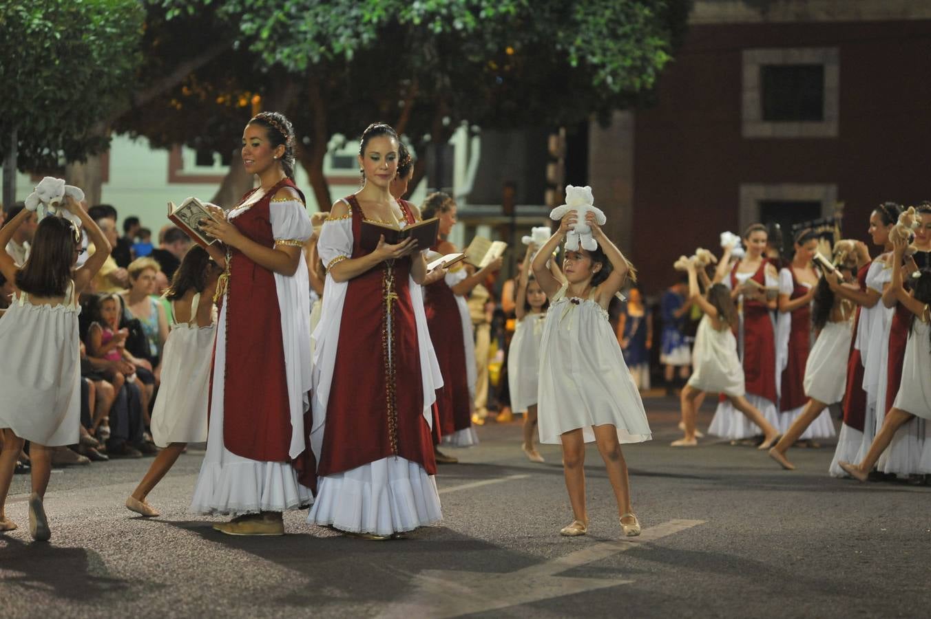 La hora de los más pequeños en los Moros y Cristianos de Orihuela