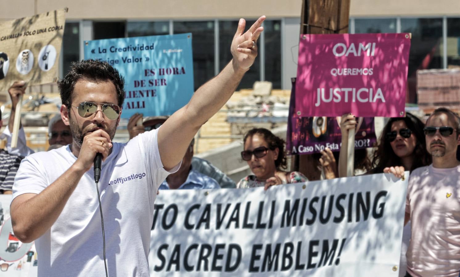 Musulmanes sufís protestan ante la OAMI