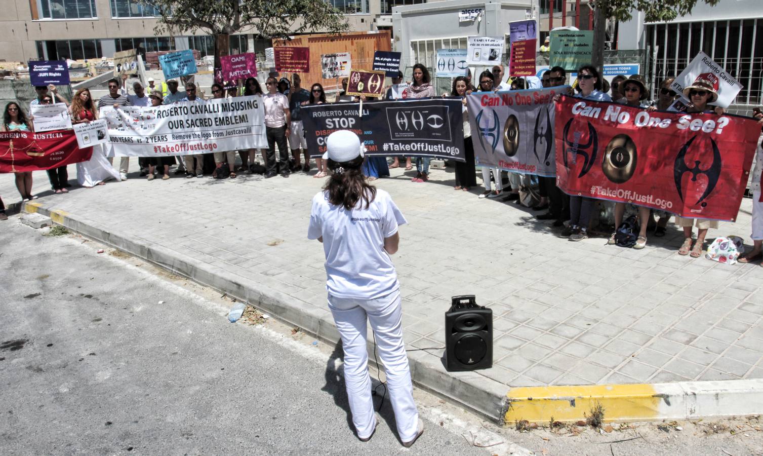 Musulmanes sufís protestan ante la OAMI