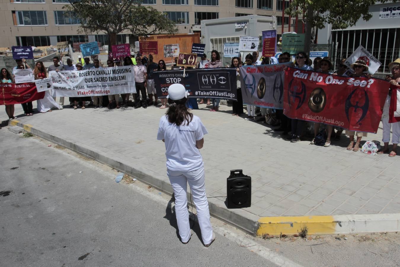 Musulmanes sufís protestan ante la OAMI