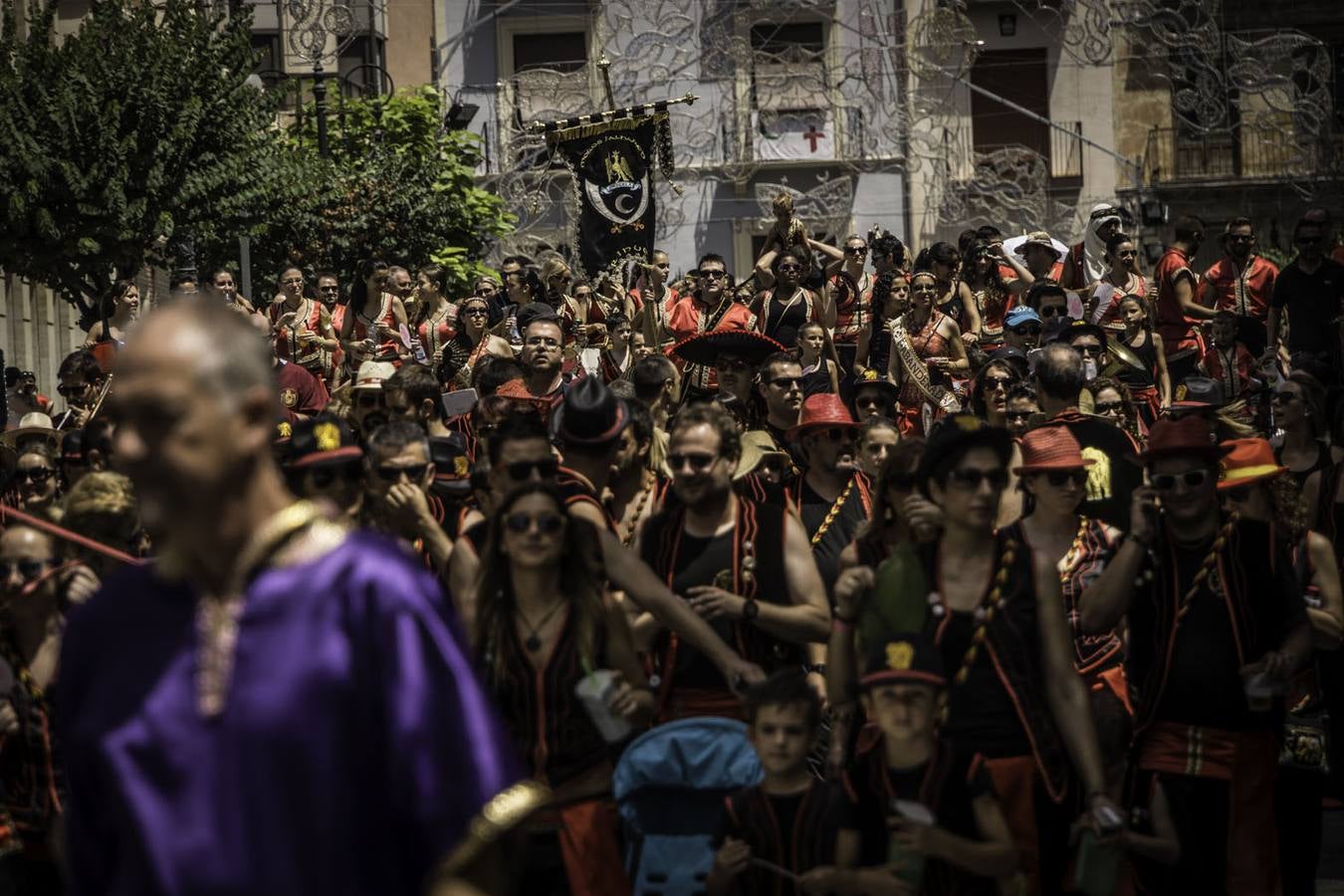 Desfile cívico presidido por la Gloriosa Enseña del Oriol