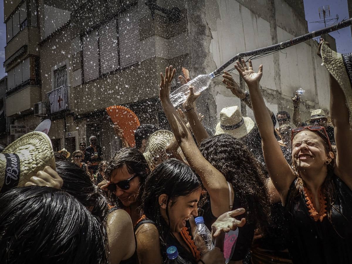 Desfile cívico presidido por la Gloriosa Enseña del Oriol