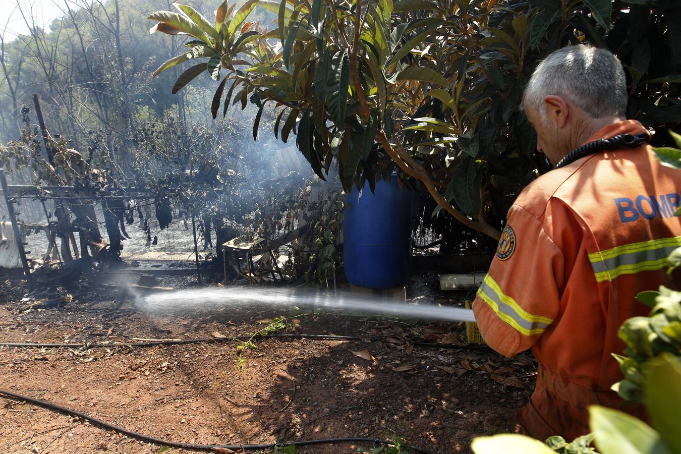Imágenes del incendio en el término de Gilet