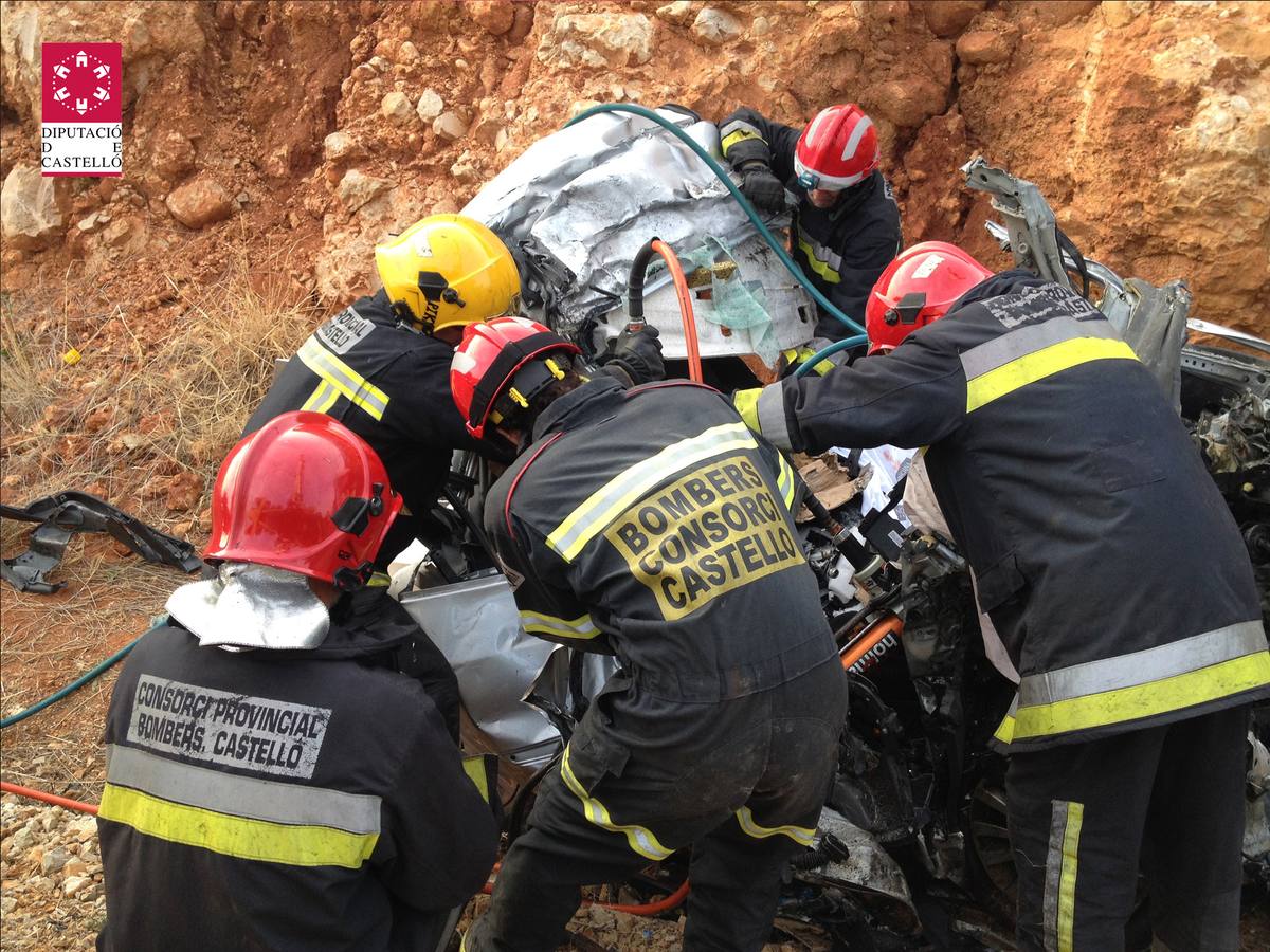 Fallece un hombre tras chocar contra un camión en Torreblanca