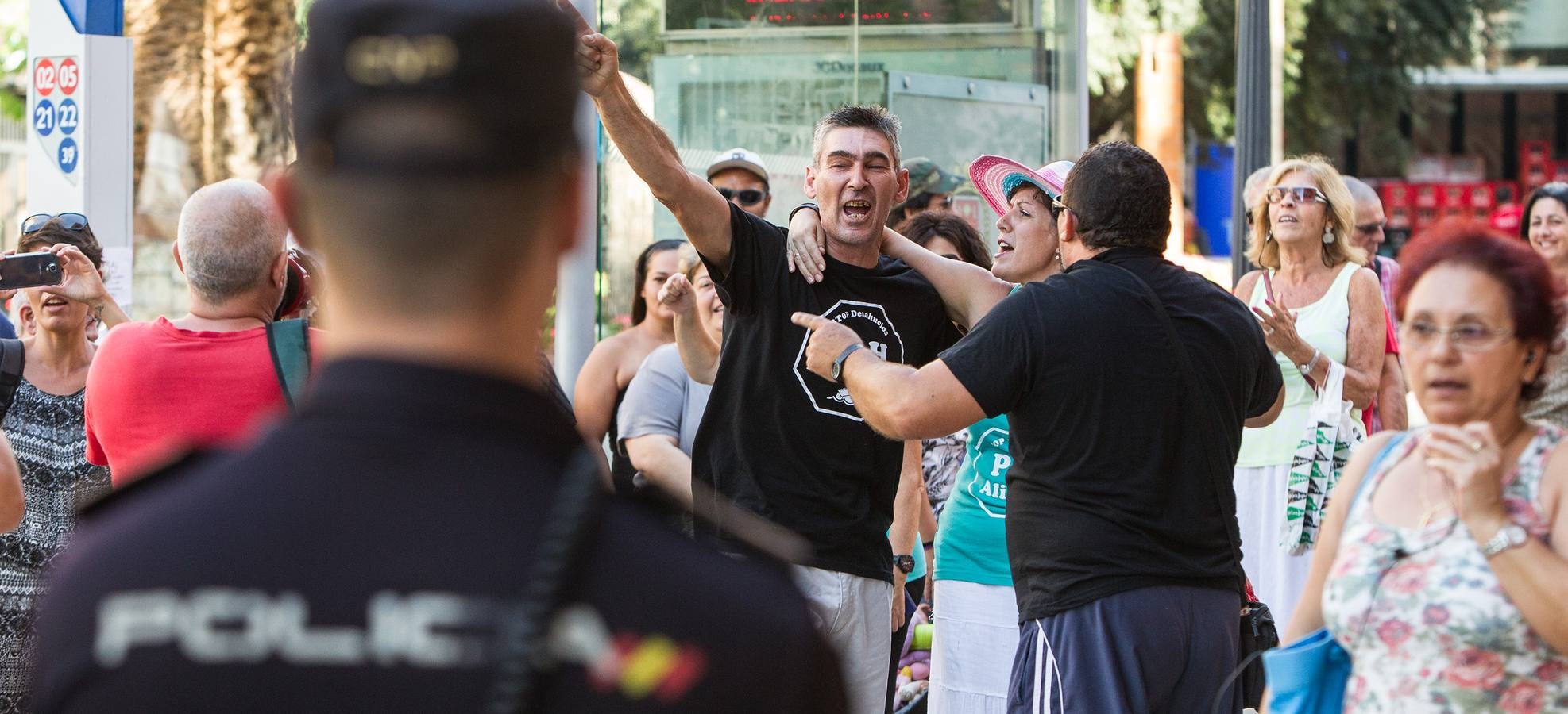 Protesta de Stop Desahucios Alicante en la Rambla