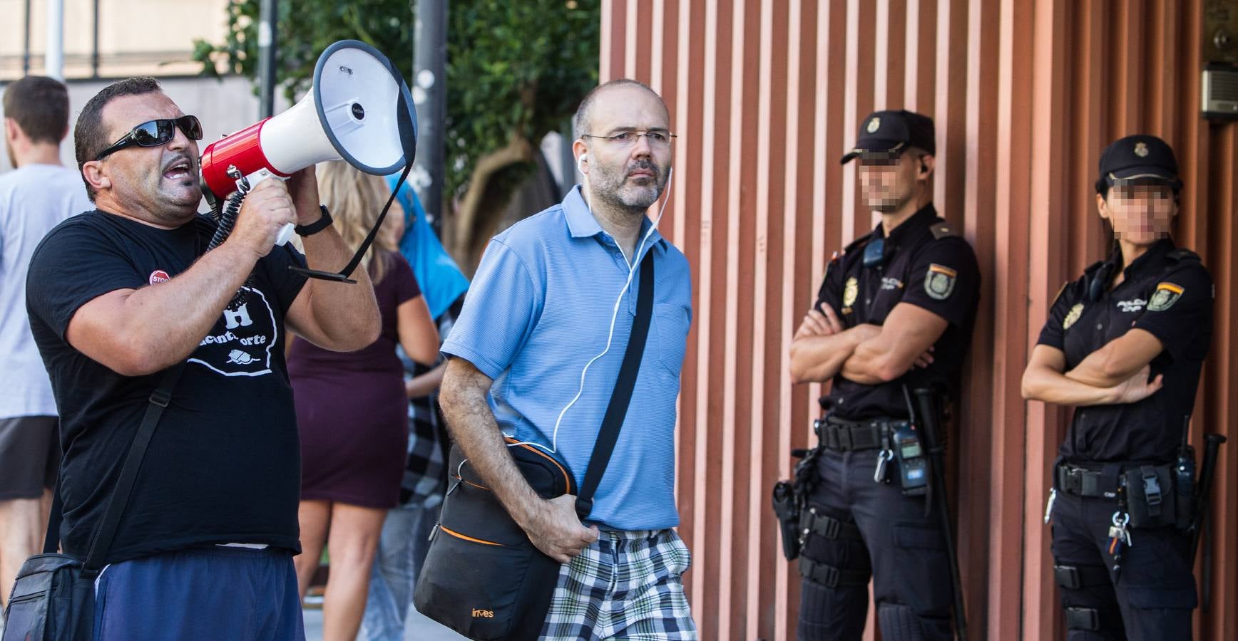 Protesta de Stop Desahucios Alicante en la Rambla