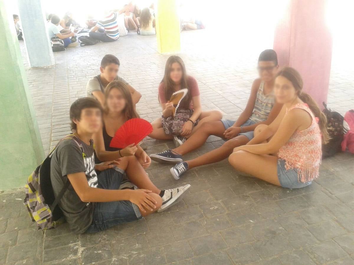 Técnicos en riesgos laborales verifican las elevadas temperaturas en las aulas