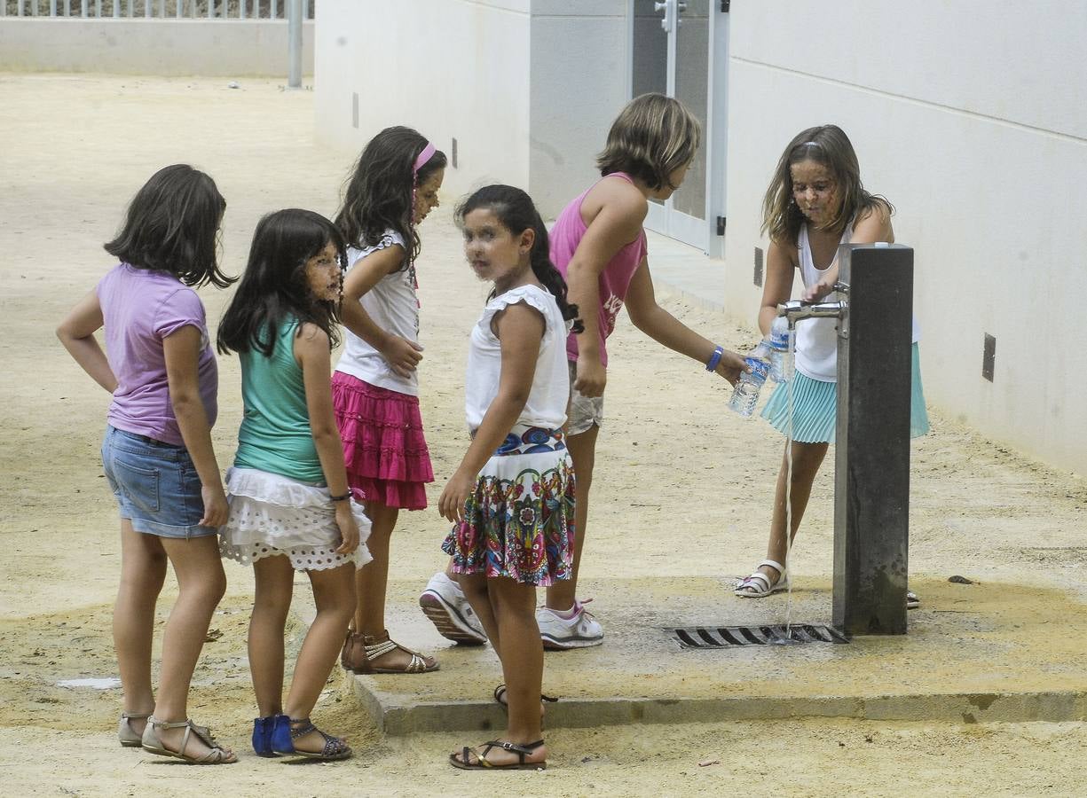 Técnicos en riesgos laborales verifican las elevadas temperaturas en las aulas