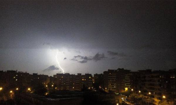 Un rayo en el barrio del Cabanyal.